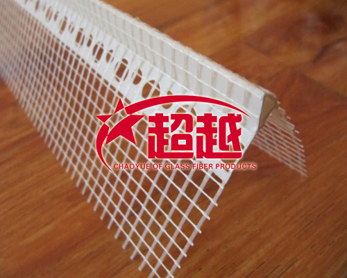 滴水線在建筑工程中為了阻止水由豎向墻面流到底側(cè)墻面而設(shè)計，沿結(jié)構(gòu)下部周圍布置的凹槽狀部位，叫做滴水線（也叫做滴水槽）。一般設(shè)置在雨蓬、窗口、樓梯踏步下、陽臺、女兒墻壓頂和突出外墻的腰線等部位。一般是在