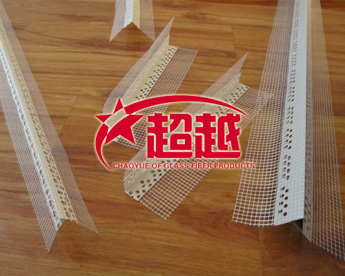 保溫滴水線在外窗臺板下邊一般都會有一條凹形的線條，那是為了防止雨水沿板流到墻里的設(shè)計，雨水在這條線外就會跌落，這個就是滴水線，適用于建筑工程中有阻斷滴水要求的部位，一般滴水線(槽)做在窗過梁下口，若混