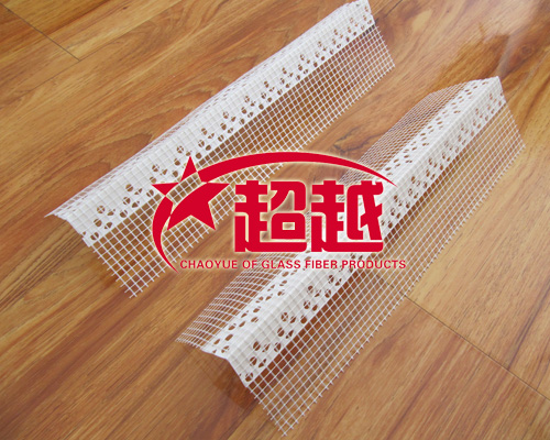 外墻保溫護角是一種用于瓷磚90度凸角包角處理的裝飾線條，以底板為面，在一側(cè)制成90度扇形弧面.