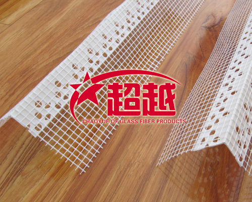 保溫護角網(wǎng)常用規(guī)格：1．保溫護角網(wǎng)寬度：23mmx23mm；2．保溫護角網(wǎng)長度：2m―2.5m；3．保溫護角網(wǎng)網(wǎng)格布寬度：80mmx80mm，100mmx100mm；4．保溫護角網(wǎng)包裝：200支每箱，