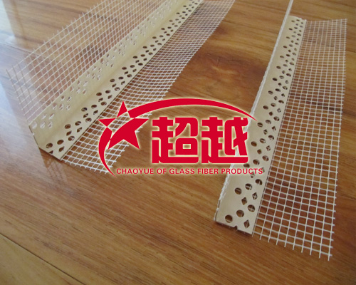 因為建筑的施工中及完工使用時灰泥轉(zhuǎn)角處最容易遭致?lián)p害，使用PVC護(hù)角條加強(qiáng)了墻面的牢固度，且因其施工容易可節(jié)省大量時間。PVC護(hù)角條操作快捷且方便施工，加固墻角強(qiáng)度，具有廣泛的實用性。