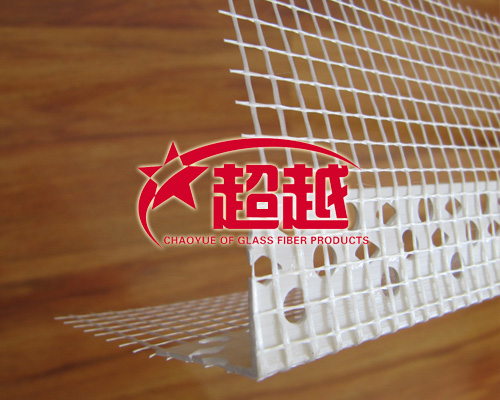 PVC護(hù)角線是一種在墻體上作業(yè)使用的，使墻角更加整潔美觀的一種型材。除美觀之外，護(hù)角條同時加固了墻角，避免墻角出現(xiàn)凹痕和其他損壞。