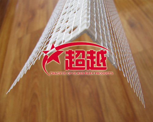 保溫護(hù)角網(wǎng)以PVC護(hù)角為主體，覆合玻纖網(wǎng)格布為一體，在外保溫上能有效地解決陽角不直、不平、易碰撞受損的通病。保溫護(hù)角網(wǎng)使用過程中無需使用靠尺板，操作簡便，施工效率是一般的2~5倍，有效地降低了工程成本